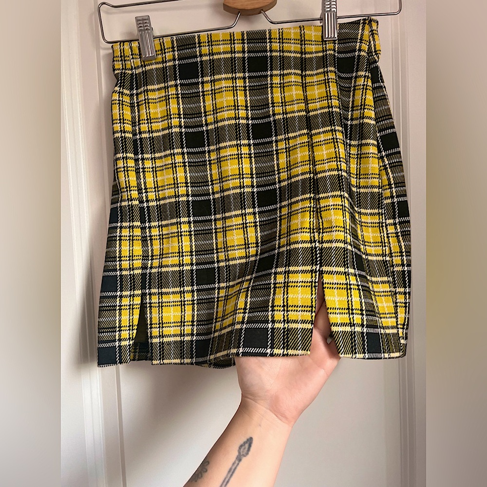 H&M yellow plaid mini skirt 🌼🌼